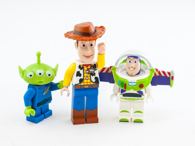 Ilustrasi Nonton Toy Story 4 Bahasa Indonesia. Unsplash.com/William Warby