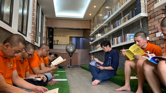 Suasana ruang perpustakaan di Rutan Kelas 1 Surabaya Medaeng, Selasa (23/6/2026). Foto: Farusma Okta Verdian/kumparan