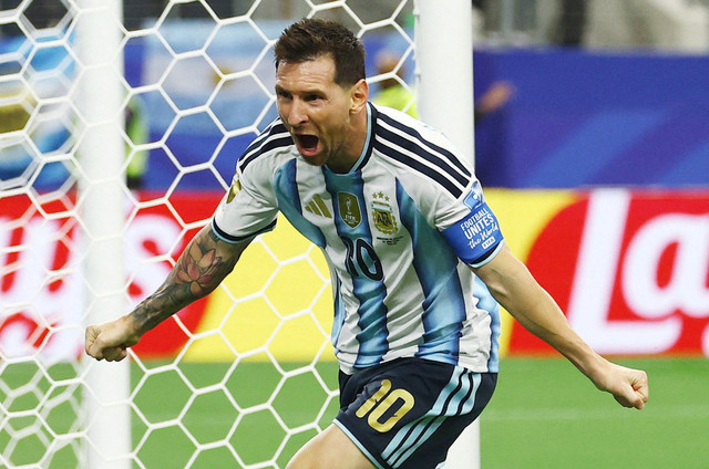 Pemain bintang timnas Argentina, Lionel Messi, merayakan gol kedua yang dicetaknya dalam laga Grup J Piala Dunia FIFA 2026 melawan Austria di Stadion Dallas, Arlington, Texas, AS, Senin (22/6/2026). Foto: Kai Pfaffenbach/REUTERS