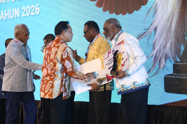 Mendagri Tito Karnavian menghadiri Pemberian Penghargaan Pemerintah Daerah (Pemda) Berprestasi Regional Papua Tahun 2026 di Hotel Suni Abepura, Kota Jayapura, Papua, Senin (22/6/2026) malam. Foto: Dok. Kemendagri