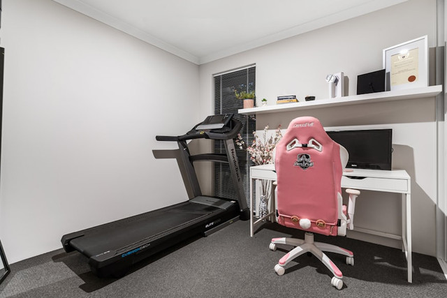 Ilustrasi walking pad untuk olahraga di rumah. Foto: Unsplash