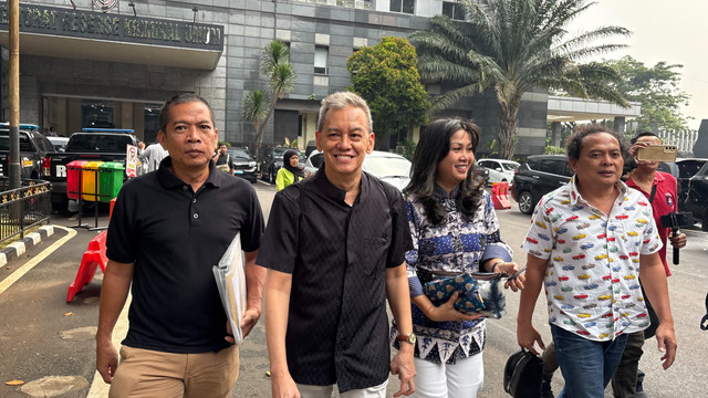 Musisi Fariz RM Sambangi Polda Metro Jaya. Foto: Aprilandika Pratama/kumparan