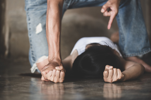 Ilustrasi pelecehan atau kekerasan pada anak. Foto: Tinnakorn jorruang/Shutterstock