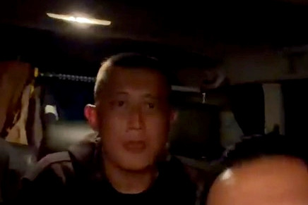 Polisi saat mengamankan Taufik Hidayat di Majalaya, Bandung, Senin (23/6/2026). Foto: Dok. Istimewa