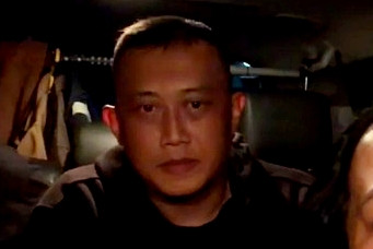 Polisi saat mengamankan Taufik Hidayat di Majalaya, Bandung, Senin (23/6/2026). Foto: Dok. Istimewa