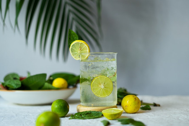 Ilustrasi lirik lagu Lemon Tang Hearts2hearts. Unsplash.com/Rajasekhar R