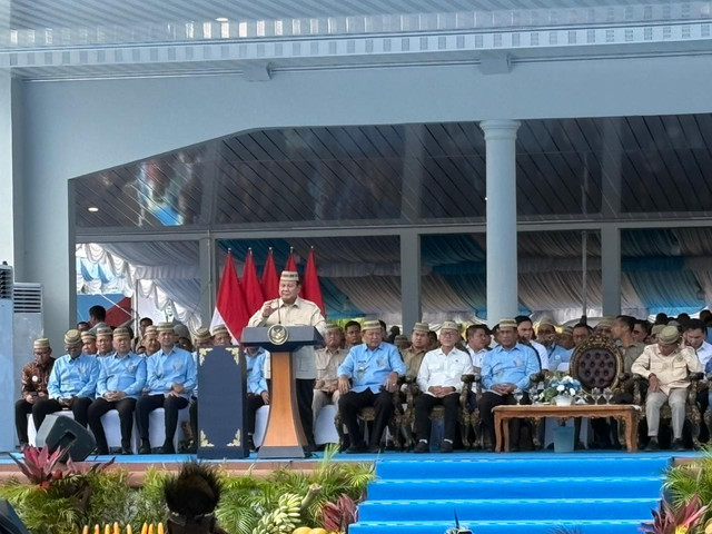 Presiden Prabowo Subianto dalam acara Puncak PENAS Petani Nelayan XVII 2026 di GOR David-Tony, Limboto, Gorontalo, Rabu (24/6). Foto: Zamachsyari/kumparan
