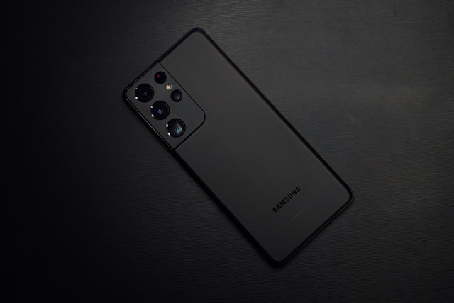 Ilustrasi HP Samsung 2 jutaan kamera terbaik. Foto: Anh Nhat/Unsplash