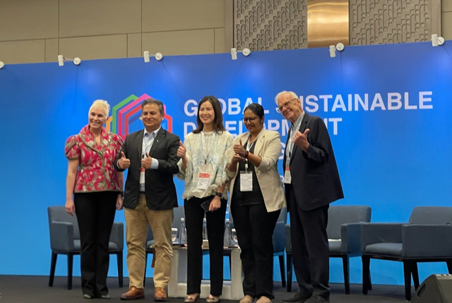 Dr. Stephanie Riady, B.A., M.Ed., Presiden Universitas Pelita Harapan (UPH), menjadi salah satu pembicara pada Global Sustainable Development Congress (GSDC) 2026, forum internasional tahunan kelima yang mempertemukan pemimpin pendidikan tinggi, dunia riset, pemerintah, industri, dan pemangku kepentingan global untuk mempercepat pencapaian Sustainable Development Goals (SDGs). Diselenggarakan pada 22–25 Juni 2026 di ICE BSD, forum ini menjadi ruang dialog mengenai masa depan pendidikan dan pembangunan berkelanjutan.