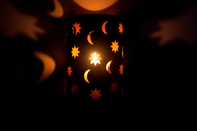 Ilustrasi lampu tidur proyektor bintang galaxy. Foto: Unsplash.