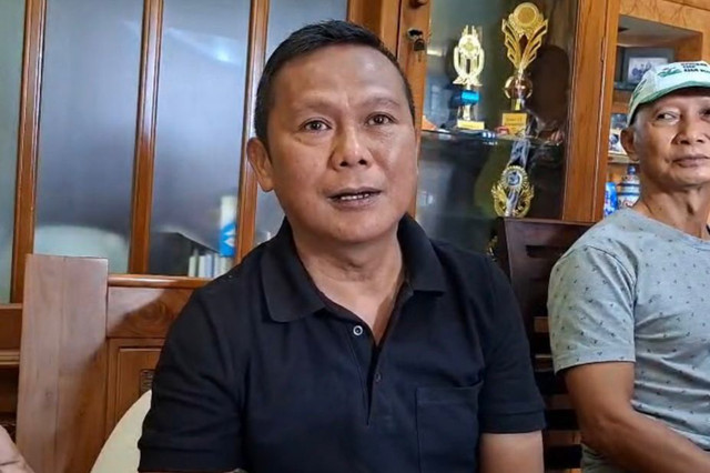 Dadang Ahyar Ismail (53) mantan atasan Taufik Hidayat bercerita soal proses penyerahan diri Taufik. Foto: kumparan