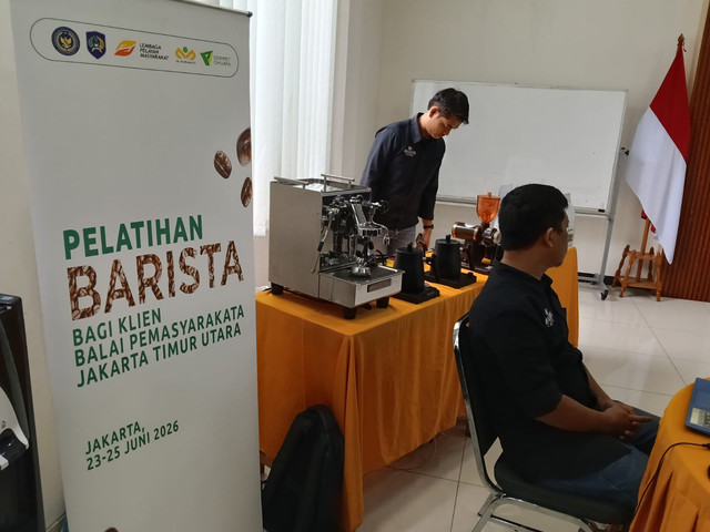 Balai Pemasyarakatan (Bapas) Kelas I Jakarta Timur dan Lembaga Pelayan Masyarakat (LPM) Dompet Dhuafa menggelar Pelatihan Barista bagi klien pemasyarakatan. Sebanyak 20 klien pemasyarakatan mengikuti dengan antusias pelatihan yang berlangsung selama tiga hari Selasa-Kamis (23-25/06/2026)