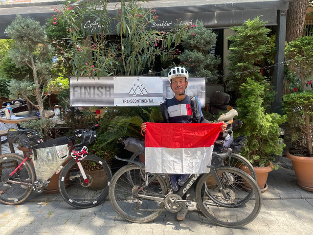 Bambang Anggoro Jati, atlet ultra-cycling asal Gamping, Sleman, saat mengikuti ajang Transcontinetal Race 2024. Foto: Dok. Istimewa