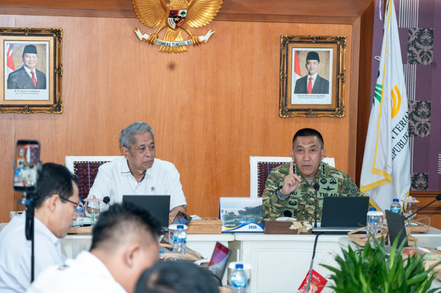 Kolaborasi Kemensos dan TNI, 1.000 Taruna Akmil akan melatih kedisiplinan siswa di 178 Sekolah Rakyat mulai Agustus 2026, Rabu (24/6/2026). Foto: Kemensos RI