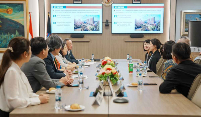 Kunjungan delegasi dari Jinan University, Tiongkok ke Universitas Pelita Harapan (UPH) pada 24 Juni 2026 di Kampus Utama UPH Lippo Village, Tangerang. Pertemuan ini menjadi langkah awal untuk mempererat hubungan kedua institusi sekaligus membahas berbagai peluang kolaborasi strategis di bidang pendidikan maupun riset internasional.