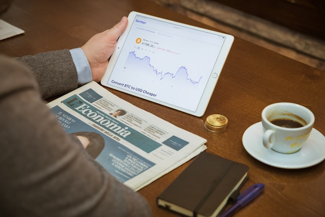 Ilustrasi menghadapi volatility adalah dengan cara menegaskan.Foto: Sortter / Unsplash