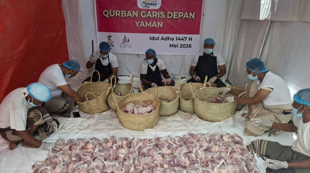 Kebersamaan Kelompok Muslim di Kota Al-Hudaydah dan Sana'a saat momen Qurban (Sumber: DT Peduli)