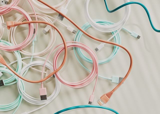 Ilustrasi kabel data. Foto: Unsplash