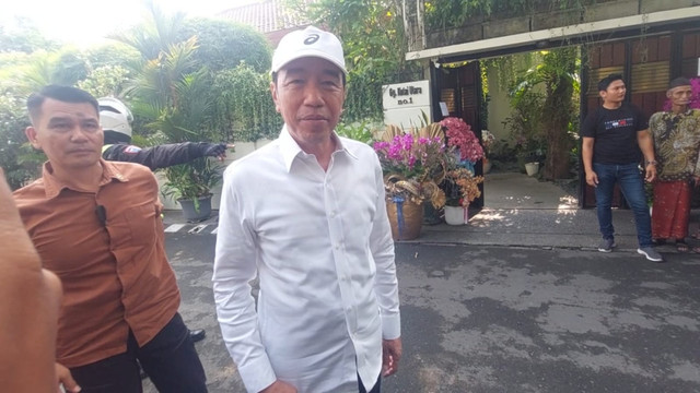 Presiden ke-7 Joko Widodo (Jokowi) saat ditemui di kediamannya di Solo, Kamis (25/6/2026) Foto: kumparan