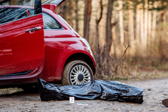 Ilustrasi kantong mayat di mobil. Foto: PRESSLAB/Shutterstock