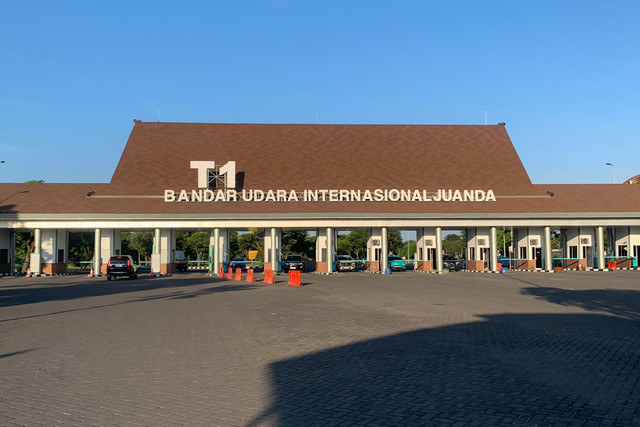 Pintu masuk Terminal 1 Bandara Juanda Sidoarjo, Kamis (25/6/2026). Foto: Farusma Okta Verdian/kumparan