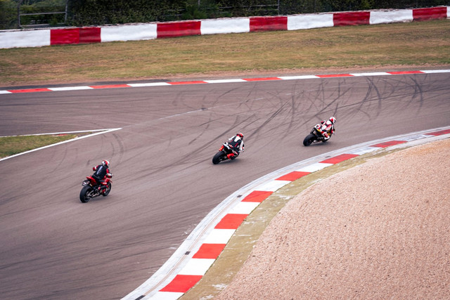 Ilustrasi Line Up MotoGP 2027. Foto: Unsplash/ Mario Amé