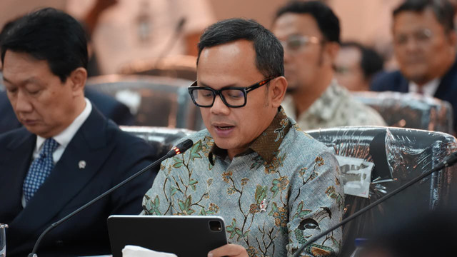 Wamendagri Bima Arya dorong harmonisasi regulasi dalam pembahasan RUU Daerah Kepulauan agar pembangunan berjalan optimal, Kamis (25/6/2026). Foto: Kemendagri RI