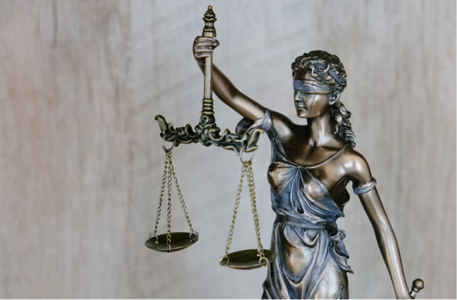 Ilustrasi Dewi Keadilan. Foto: Tingey Injury Law Firm / Unsplash