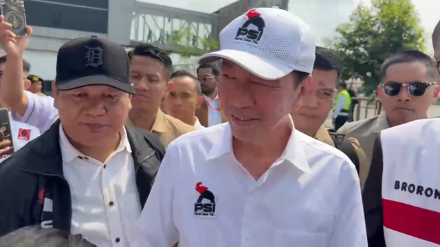 Jokowi tiba di Lampung disambut para kader PSI. Foto: Dok. kumparan