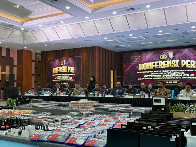 Konferensi Pers Pengungkapan Tindak Pidana Perjudian Online Jaringan Internasioal di Bareskrim Polri, Jakarta Selatan, Jumat (26/6/2026). Foto: Rayyan/kumparan 