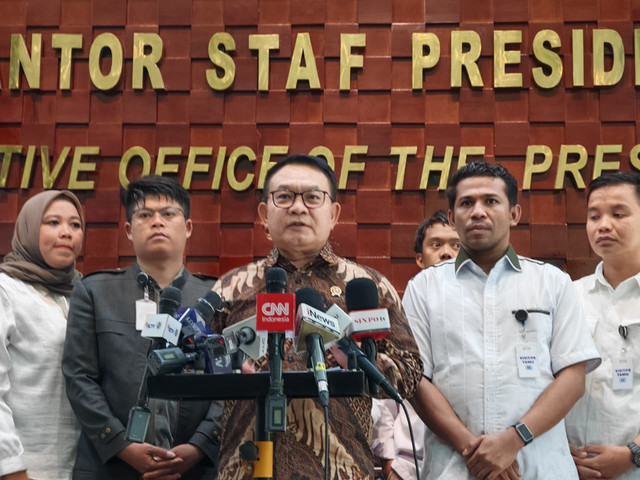 Kepala Staf Kepresidenan (KSP) Dudung Abdurachman menerima audiensi Aliansi Masyarakat Cinta Indonesia di Kantor Staf Kepresidenan, Jakarta, Jumat (26/6/2026). Foto: Zamachsyari/kumparan