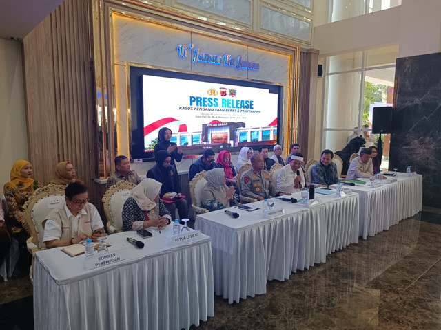 Jumpa pers kasus penganiayaan dan penyekapan di Mapolda Jabar, Jumat (26/6).
