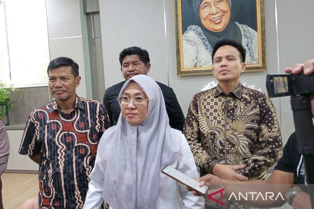 Bupati Gowa Sitti Husniah Talenrang saat memberikan keterangan terkait sidang Pansus Hak Angket DPRD Gowa yang menyoroti dirinya secara privasi dan bukan atas kinerjanya sebagai kepala daerah, di Gunung wa, Rabu (24/6/2026). Foto: ANTARA/Muh Hasanuddin