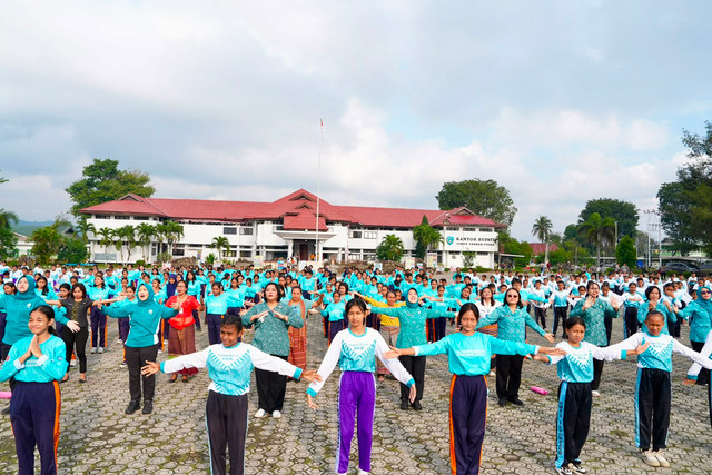 Ketua Umum TP PKK Tri Tito Karnavian ajak pelajar di Timor Tengah Utara siapkan diri jadi generasi cerdas dan berkarakter menuju Emas 2045. Foto: Dok. Kemendagri