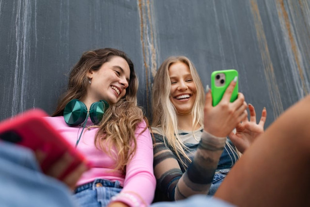 Ilustrasi Istirahat dan menikmati waktu bersama bukan berarti tidak produktif. Foto : Shutterstock