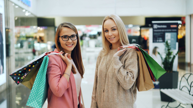Budaya FOMO dan Flexing dalam teori Fakta Sosial dan Anomie menurut Durkheim Photo by Vitaly Gariev from Pexels: https://www.pexels.com/photo/two-women-shopping-in-a-mall-with-colorful-bags-36712929/