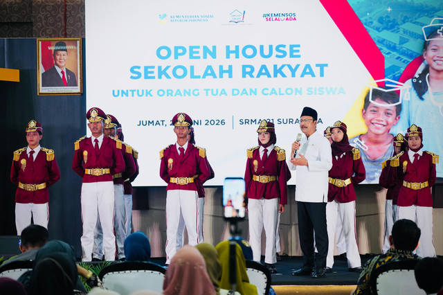 Menteri Sosial Saifullah Yusuf atau Gus Ipul menghadiri acara Open House Sekolah Rakyat untuk Orang Tua dan Calon Siswa di Sekolah Rakyat Menengah Atas (SRMA) 21 Surabaya, Jawa Timur, Jum'at (26/6/2026). Foto: Dok. Biro Humas Kemensos/Bayu Aprianto