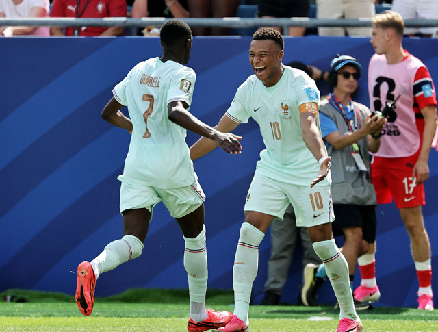 Selebrasi Ousmane Dembele bersama Kylian Mbappe usai mencetak gol ketiga bagi Prancis melawan Norwegia pada laga Grup I Piala Dunia 2026 di Stadion Boston, AS, Jumat (26/6/2026). Foto: Winslow Townson/Reuters