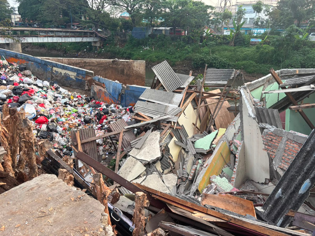 Kondisi terkini pasca longsor di Bendungan Hilir, Jakarta Pusat, Sabtu (27/6/2026). Foto: Pradya Tirta/kumparan