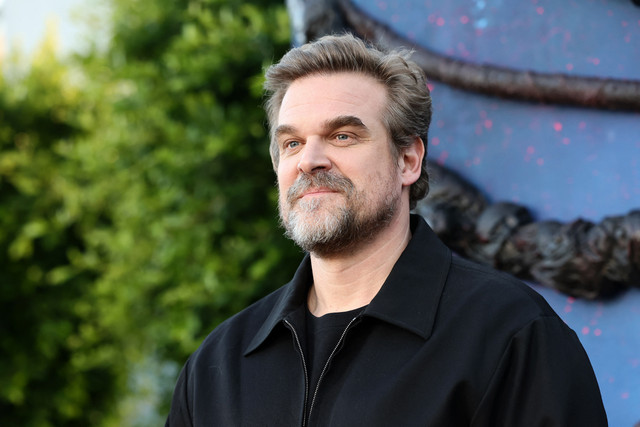 Aktor David Harbour menghadiri acara Netflix "Stranger Things" Emmys FYSEE di Hollywood Forever Cemetery, Los Angeles, California, Kamis (21/05/2026). Foto: Emma McIntyre/Getty Images/AFP