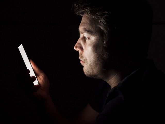 konsep cyberbullying di smartphone - freepik