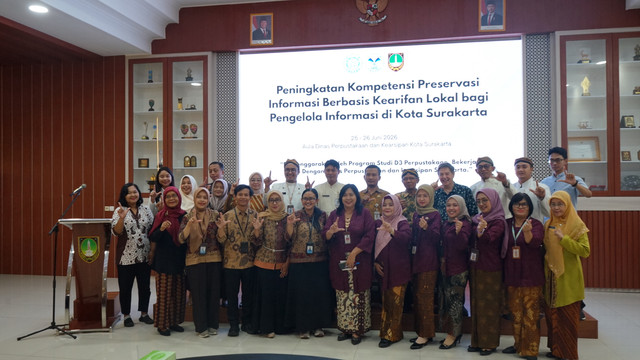 Pelatihan Peningkatan Kompetensi Preservasi Informasi (Arsip D3 Perpustakaan UNS)