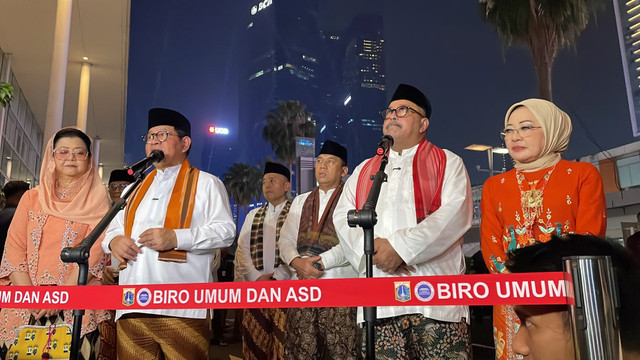 Gubernur dan Wakil Gubernur DKI Jakarta, Pramono Anung dan Rano Karno, saat memberikan keterangan usai menghadiri Malam Puncak HUT ke-499 DKI Jakarta di kawasan Bundaran HI, Sabtu (27/6/2026). Foto: Jeni Ritanti/kumparan