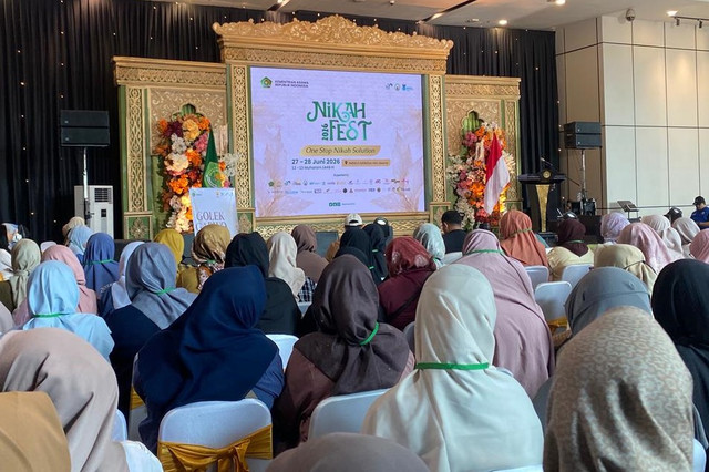 Prosesi Golek Garwo dalam Rangkaian Acara Nikah Fest 2026 yang Diselenggarakan oleh Kementerian Agama di Smesco Exibition Hall, Jakarta, Minggu (28/6/2026). Foto: Aditya Nugraha/kumparan