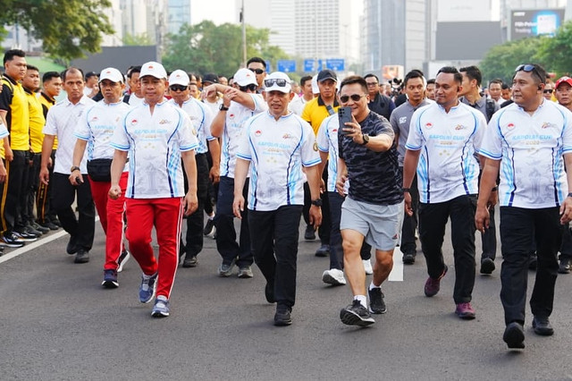 Kapolri Jenderal Listyo Sigit Prabowo bersama Panglima TNI Jenderal TNI Agus Subiyanto mengikuti Kapolri Run 2026 di kawasan Car Free Day (CFD), Jakarta, Minggu (28/6/2026). Foto: Polri