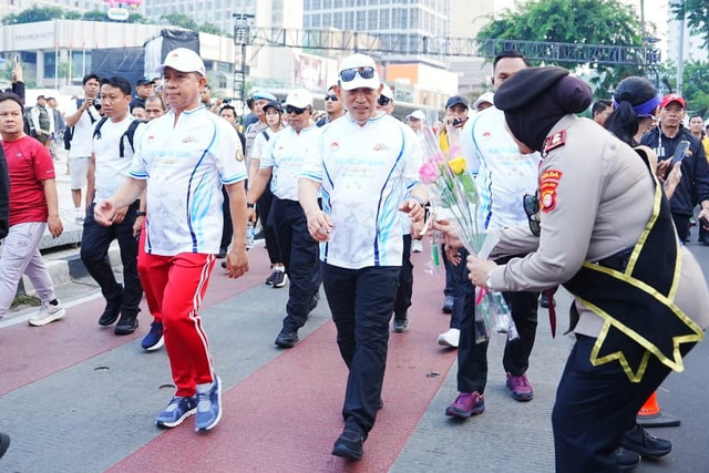 Kapolri Jenderal Listyo Sigit Prabowo bersama Panglima TNI Jenderal TNI Agus Subiyanto mengikuti Kapolri Run 2026 di kawasan Car Free Day (CFD), Jakarta, Minggu (28/6/2026). Foto: Polri