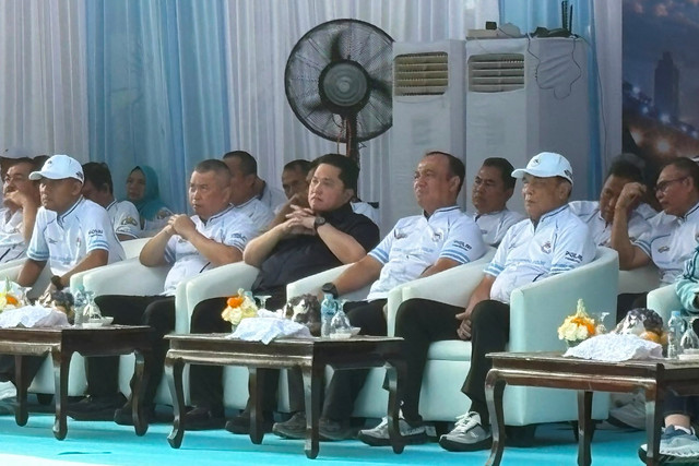 Menhub Dudy Purwagandhi, Menpora Erick Tohir, Wakapolri Komjen Dedi Prasetyo, dan Menkopolkam  Djamari Chaniago menghadiri pembukaan Pekan Olahraga Polri dalam rangka Hari Bhayangkara ke-80 di Polda Metro Jaya, Jakarta, Minggu (28/6/2026). Foto: Rayyan Farhansyah/kumparan