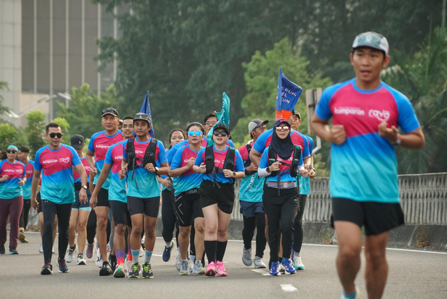 Keseruan Fun Run teman kumparan berkolaborasi dengan Bank Raya di kawasan Car Free Day (CFD) Sudirman-MH Thamrin, Jakarta, Minggu (28/6/2026). Foto: Iqbal Firdaus/kumparan