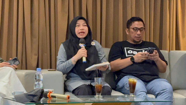 Pakar Pemilu & Dosen FHUI Titi Anggraini dalam Diskusi Publik dengan tajuk "Penundaan Revisi UU Pemilu dan Ancaman Pembangkangan Konstitusi" di kawasan Menteng, Jakarta, Minggu (28/6/2026). Foto: Nauval Pratama/kumparan