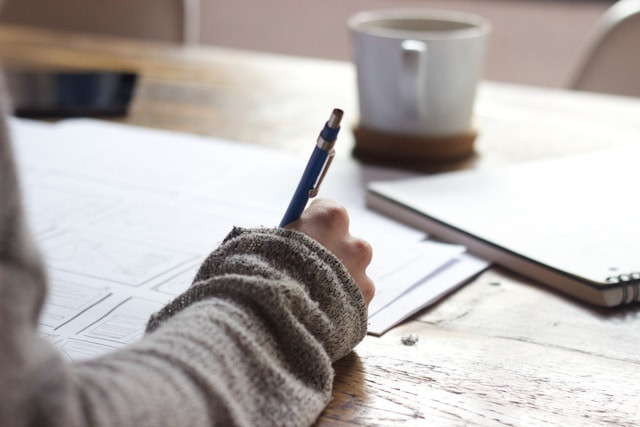 Ilustrasi cara membuat teks prosedur. Foto: Unseen Studio / Unsplash